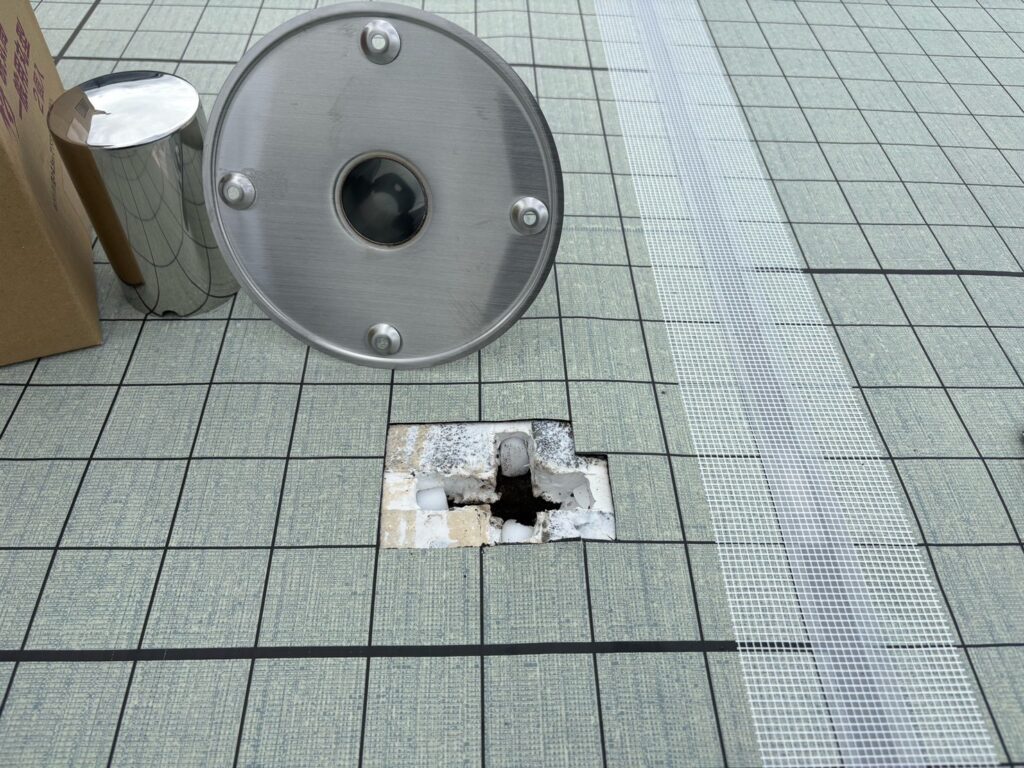 脱気筒取り付け<br />
（脱気筒を取り付けることにより、中の水蒸気が脱気筒から排出されるようになり、膨れ（不具合）にくくなります。）